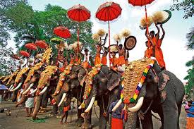 கேரளாவின் கலாச்சார தலைநகரான திருச்சூரில் பூரம் விழா கோலாகலமாக நடந்து வருகிறது.