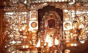  திருநள்ளாரில் வாக்கிய பஞ்சாங்கப்படி காலை 8 24 மணிக்கு சனி பகவான் கும்ப ராசியில் இருந்து மீன ராசிக்கு இடம் பெயர்ந்தாா்.