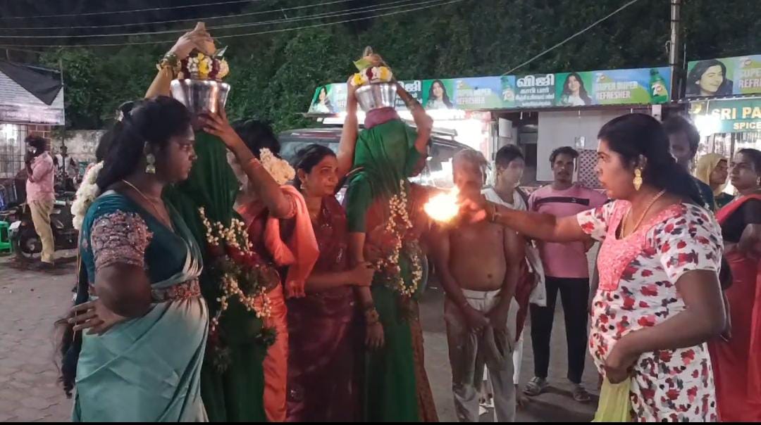 குற்றாலத்தில் ஆட்டம் பாட்டத்துடன் நடைபெற்ற திருநங்கைகளின் முக்கிய சடங்கு நிகழ்வான இல்ல பால் ஊற்றும் விழா 